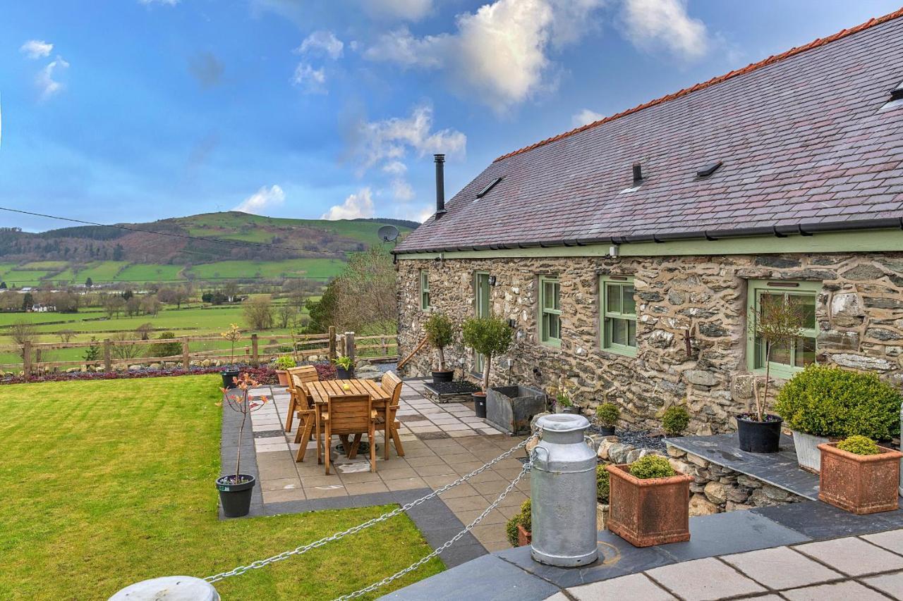 Finest Retreats - Moelis Granary - Luxury Cottage With Hot Tub Llandrillo 外观 照片