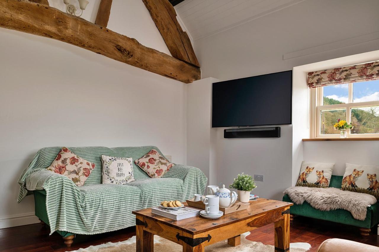 Finest Retreats - Moelis Granary - Luxury Cottage With Hot Tub Llandrillo 外观 照片