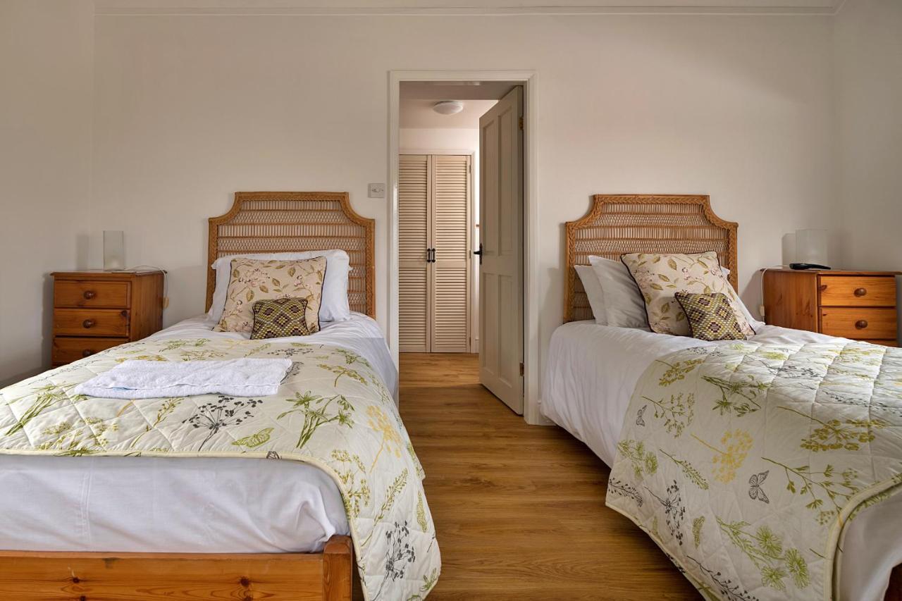 Finest Retreats - Moelis Granary - Luxury Cottage With Hot Tub Llandrillo 外观 照片