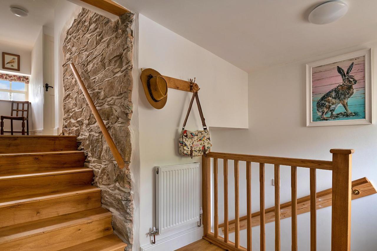 Finest Retreats - Moelis Granary - Luxury Cottage With Hot Tub Llandrillo 外观 照片