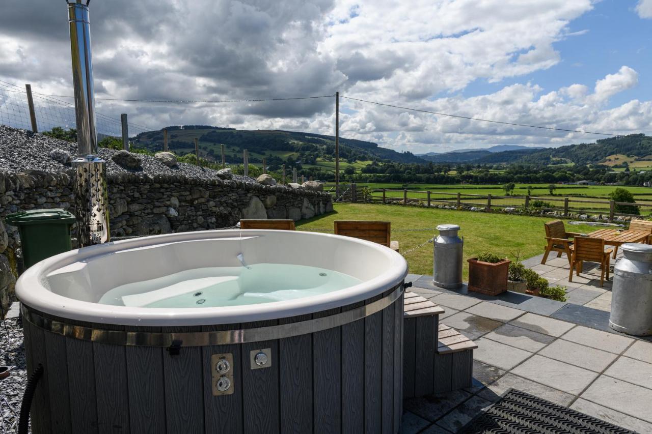 Finest Retreats - Moelis Granary - Luxury Cottage With Hot Tub Llandrillo 外观 照片