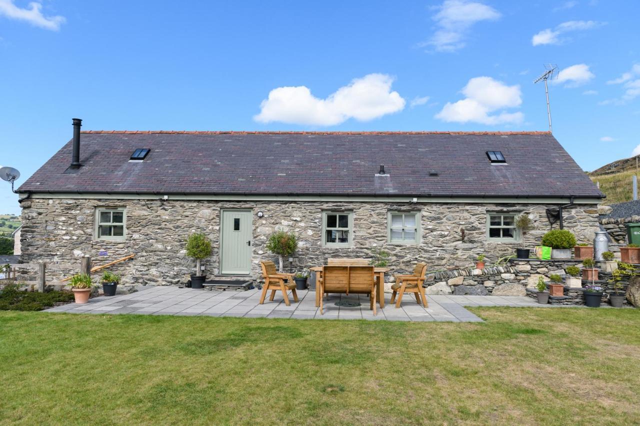 Finest Retreats - Moelis Granary - Luxury Cottage With Hot Tub Llandrillo 外观 照片