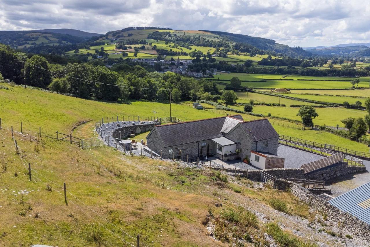 Finest Retreats - Moelis Granary - Luxury Cottage With Hot Tub Llandrillo 外观 照片
