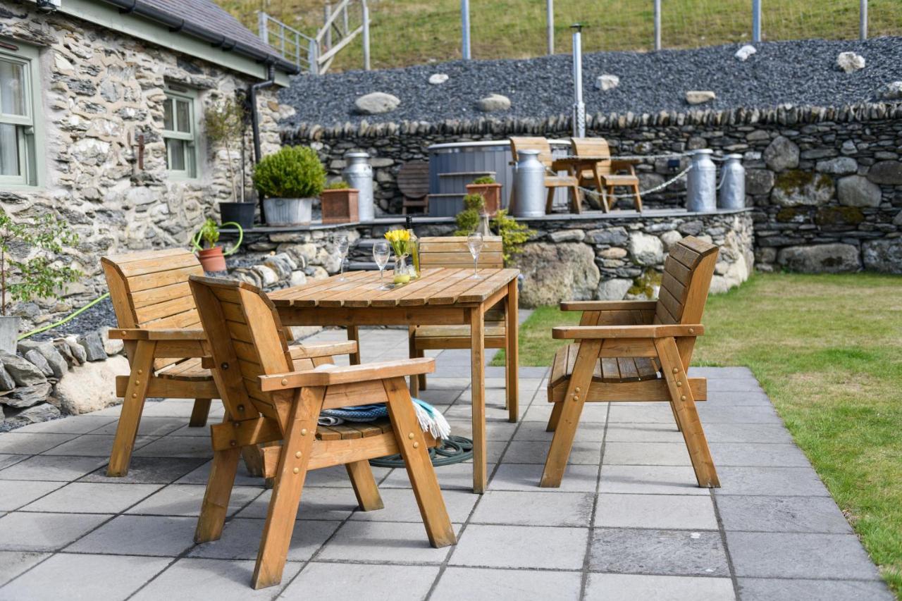 Finest Retreats - Moelis Granary - Luxury Cottage With Hot Tub Llandrillo 外观 照片